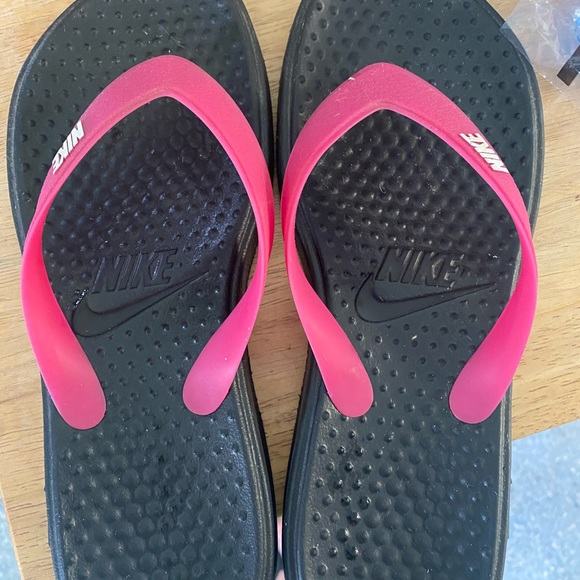 Nike Shoes - Nike flip flops